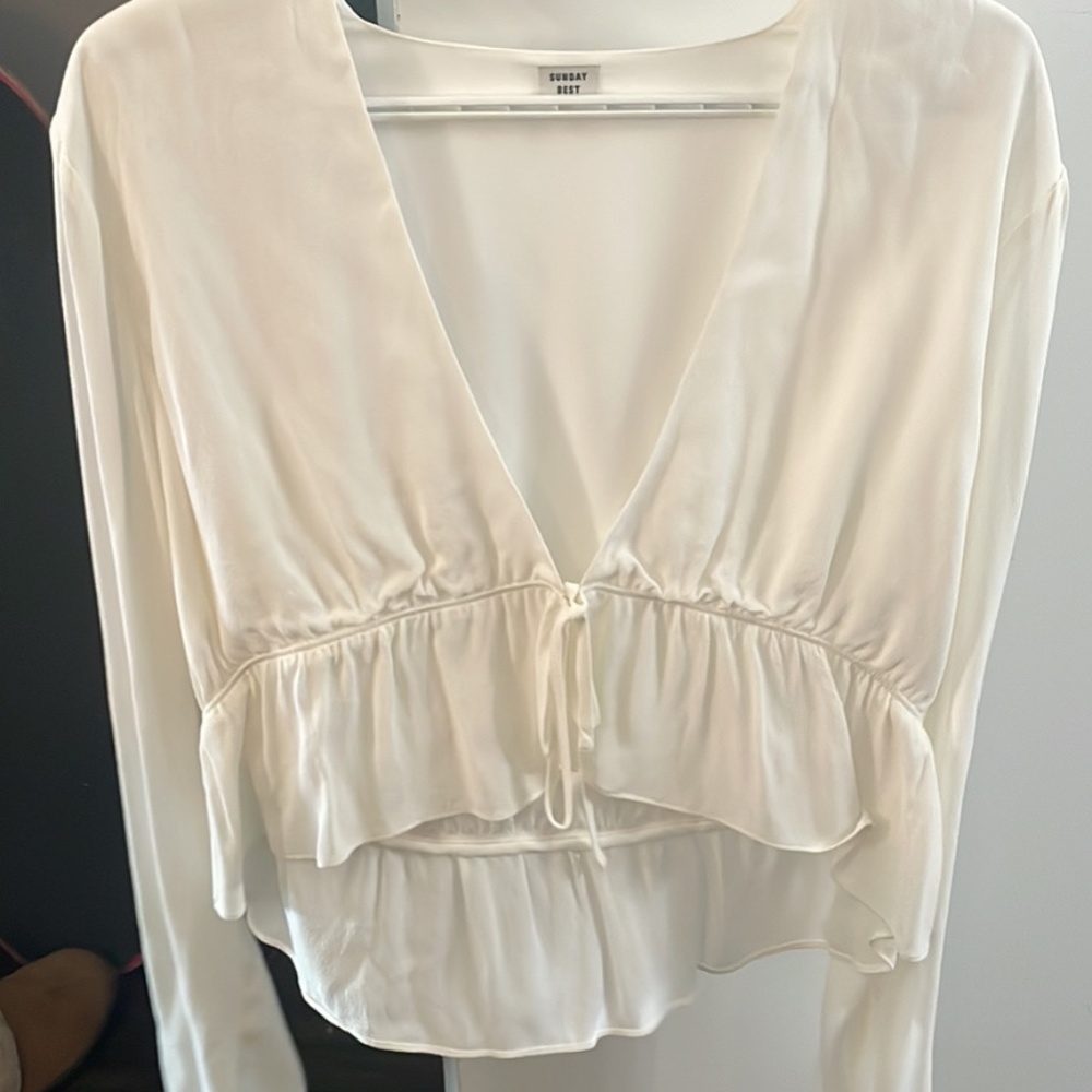Aritzia best Sunday front tie shirt - Picture 1 of 3